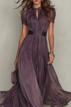 FLAVIA - ROBE LONGUE VIOLETTE AVEC ENCOLURE GOUTTE ET BORDURE EN DENTELLE DE MOUSSELINE